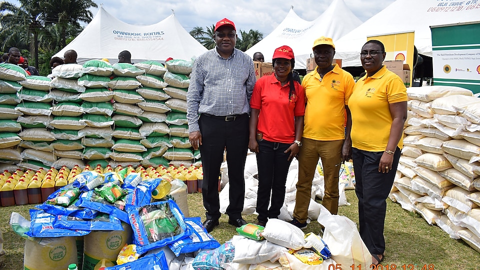 SPDC External Relations Manager Swamp West,  Evans Krukrubo (left), led the team to distribute relief materials to flood victims in Ewheru IDP Camp in Delta State.