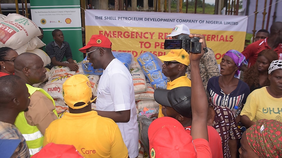 President Worldwide of the Ijaw Youth Council, Barrister Oweilaemi Pereotubo Rowland joined the SPDC JV volunteers for coordination and monitoring at the Ogbia and Igbogene IDP camps in Bayelsa State.