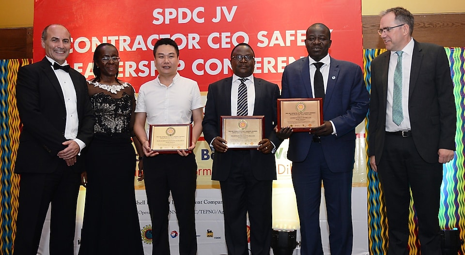 L-R: Vice President Shell Nigeria and Gabon, Peter Costello; General Manager Safety and Environment, Shell Petroleum Development Company (SPDC), Chidube Nnene-Anochie; CEO, Hilong Oil Services and Engineering Nigeria Limited, Jack Zheng Guoqi; CEO, Relentech Specialists Nigeria Limited, Joseph Momoh; CEO, Caverton Helicopters Limited, Capt. Josiah Choms; and Deputy MD, SPDC, Simon Roddy, at the 2018 SPDC JV Contractor CEO Safety Leadership Conference Gala Night held in Lagos …on Wednesday