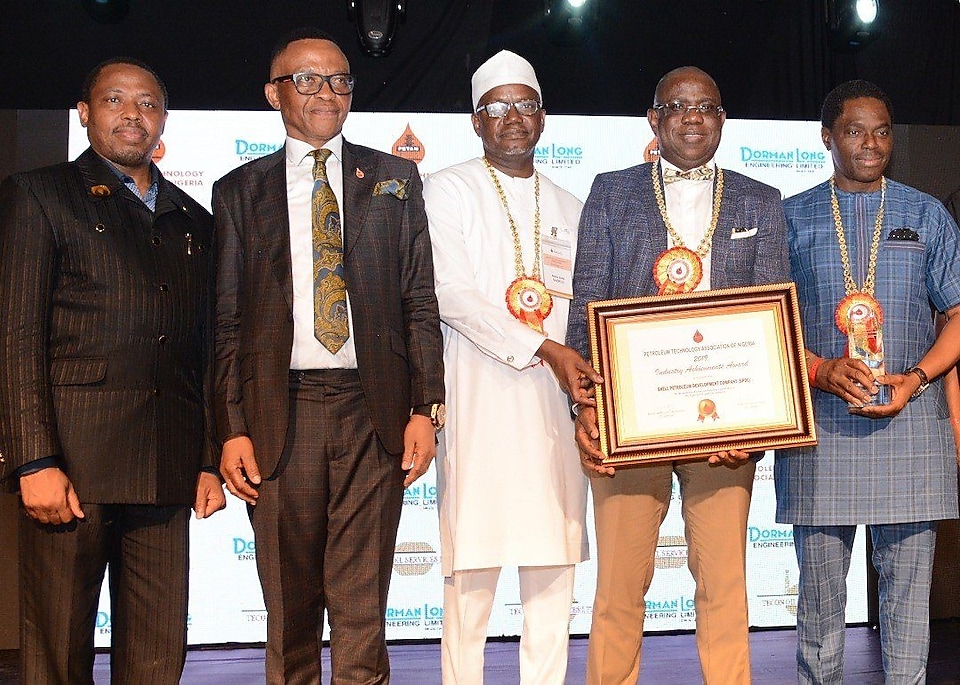 L-R:Chief Operating Officer for Gas and Power, Nigerian National Petroleum Corporation,Yusuf Usman; Chairman,Petroleum Technologies Association of Nigeria (PETAN), Bank-Anthony Okoroafor; General Manager, Business and Government Relations, The Shell Petroleum Development Company of Nigeria Limited (SPDC), Bashir Bello; Managing Director, Shell Nigeria Exploration and Production Company, Bayo Ojulari; and Shell’s General Manager, Nigeria Content Development, Olanrewaju Olawuyi, at the 2019 PETAN Oil Industry Award Ceremony in Lagos.