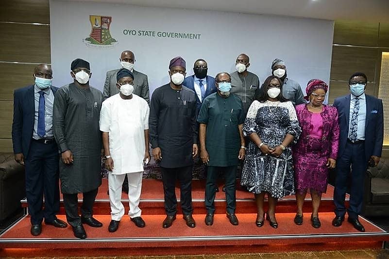 Standing from right – state Attorney General/Commissioner for Justice Professor Oyewo Oyelowo; state Head of Service Mrs. Amidat Ololade Agboola; Secretary to State Government, Mrs. Banwo Adeosun; SNG MD, Mr. Ed Ubong; Oyo state Governor, Engr Seyi Makinde,; Oyo state Deputy Governor Engineer Rafiu Olaniyan; state Commissioner for Energy & Mineral Resources, Barrister Seun Ashamu; and SNG External Relations Manager, Mr. Tunde Olaleke. Standing in the back row from right – state Deputy Chief of Staff, Hon Abdul Majeed Mogbonjubola; Chief of Staff to the Governor, Chief Bisi Ilaka; SNG Business Development Manager, Mr. Yemi Solar; and Permanent Secretary in the Ministry of Energy & Mineral Resources Mr. Joel Ajagbe.