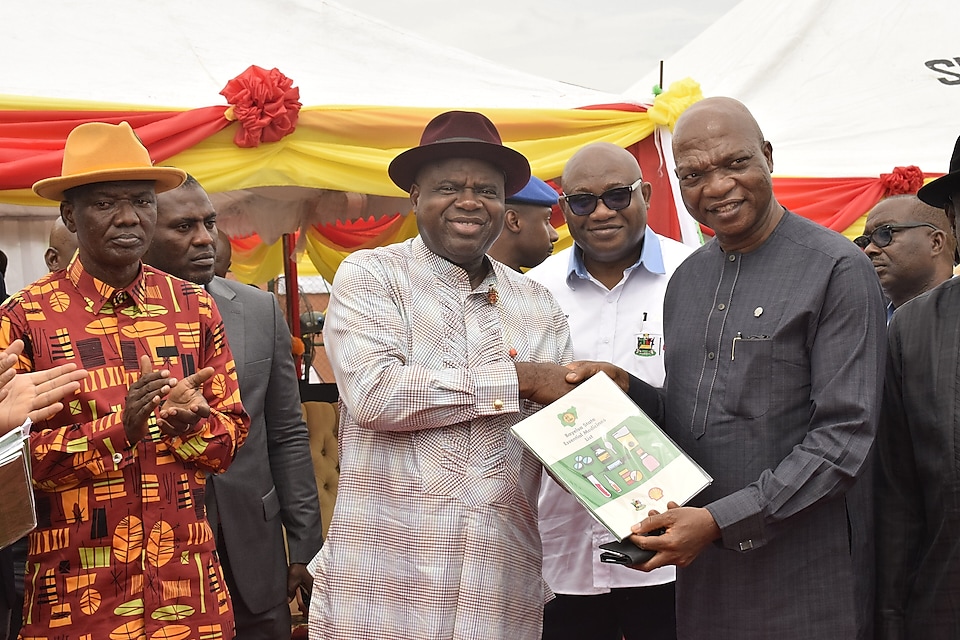 R-L: Managing Director, The Shell Petroleum Development Company of Nigeria Limited (SPDC) and Country Chair, Shell Companies in Nigeria, Osagie Okunbor; Shell Corporate Relations Manager, Evans Krukrubo; and Governor of Bayelsa State, Senator Douye Diri, at the inauguration of the SPDC-sponsored Oloibiri Health Programme in Oloibiri, Ogbia Local Government area of Bayelsa State.